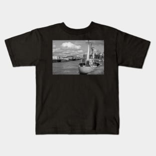 The George Stephenson sailing boat moored in the docks in the seaside town of Great Yarmouth in Norfolk Kids T-Shirt